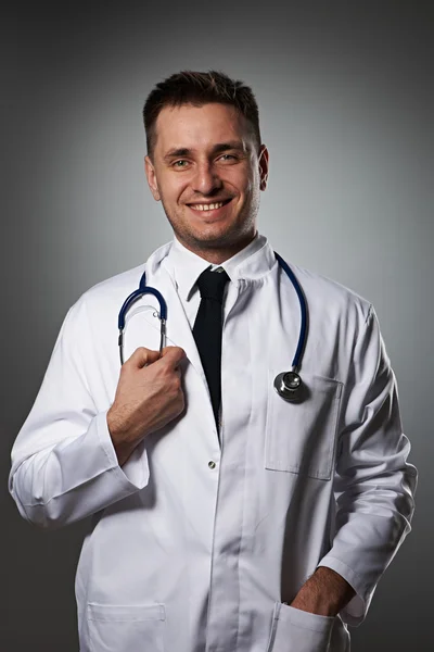 Medico con stetoscopio ritratto — Foto Stock