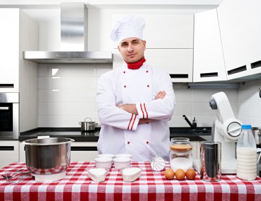 erkek chef mutfak at