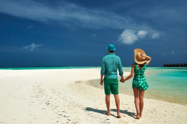 İki yeşil bir Beach Maldivler içinde