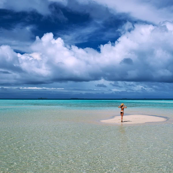 Femme à la plage — Photo