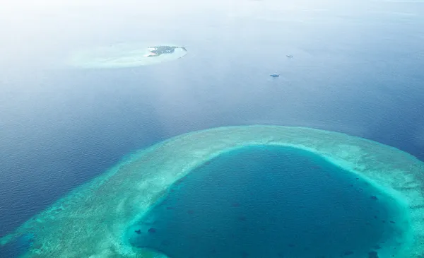 Atolls and islands in Maldives from aerial view — Stock Photo, Image