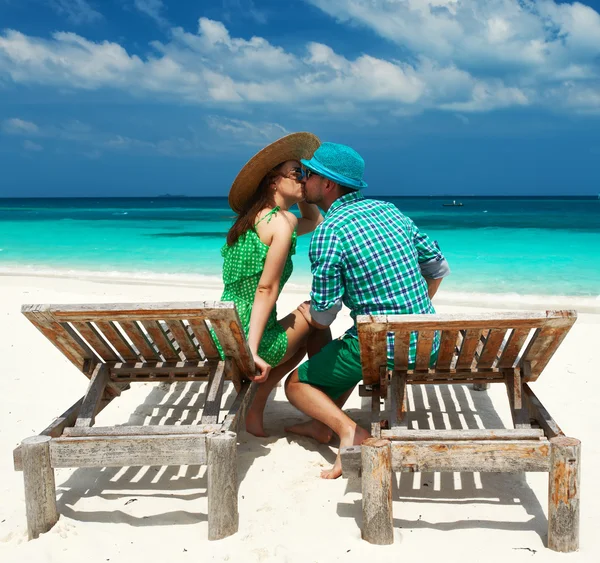 Couple in green — Stock Photo, Image