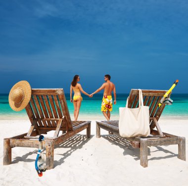 iki sarı bir Beach Maldivler içinde
