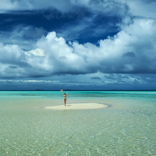 Donna in spiaggia — Foto Stock