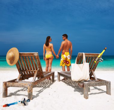 iki sarı bir Beach Maldivler içinde