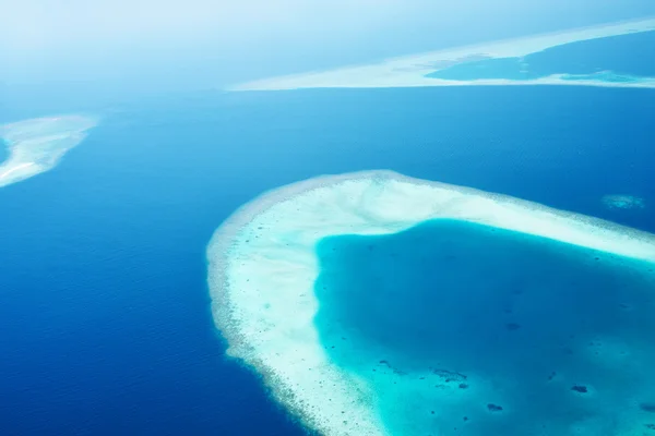 環礁や上空からモルディブの島々 — ストック写真