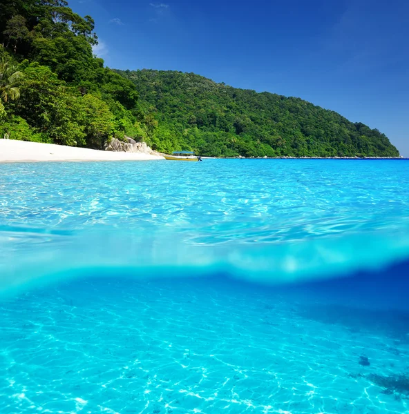 Strand med vit sand — Stockfoto