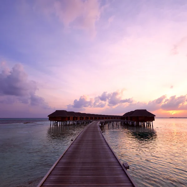 Coucher de soleil sur la plage des Maldives — Photo
