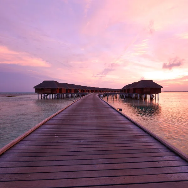 Pôr do sol na praia das Maldivas — Fotografia de Stock