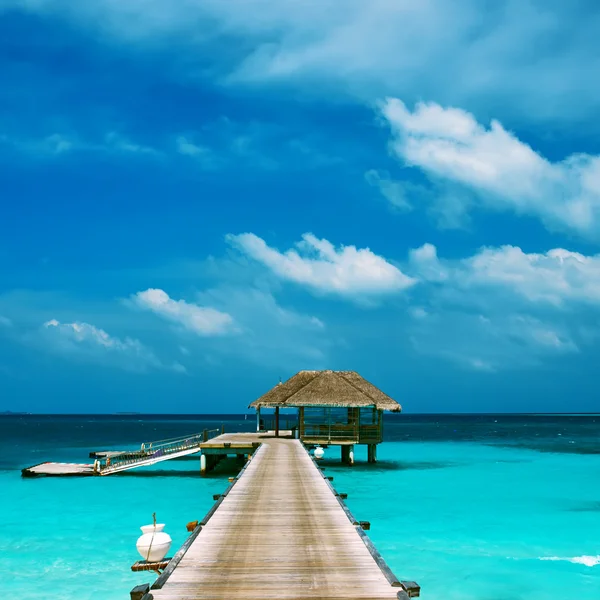 水バンガローと美しいビーチ — ストック写真