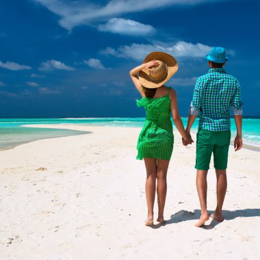 İki yeşil bir Beach Maldivler içinde