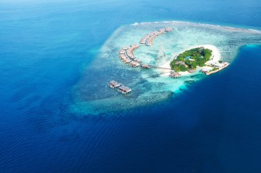 Atolls ve Maldiv Adaları havadan görünümü