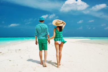 İki yeşil bir Beach Maldivler içinde