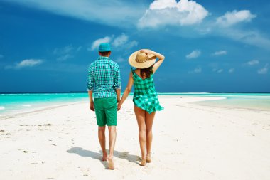 İki yeşil bir Beach Maldivler içinde