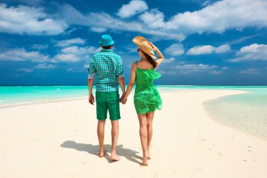 İki yeşil bir Beach Maldivler içinde