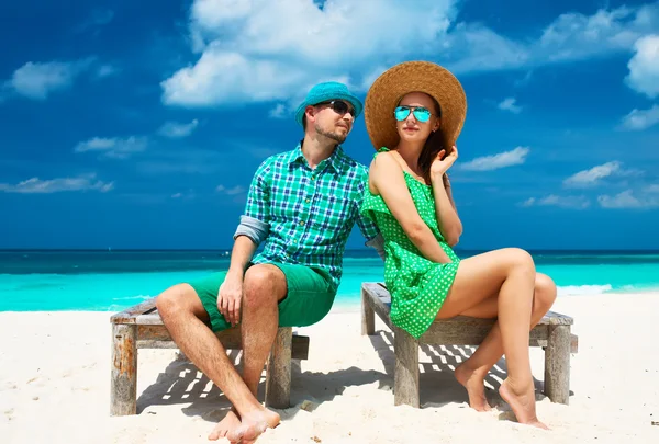Couple in blue clothes on a beach at Maldives — Stock Photo, Image