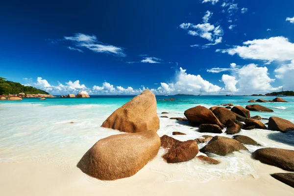 Schöner Strand auf den Seychellen — Stockfoto