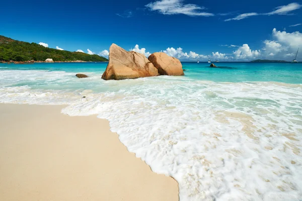Vacker strand på Seychellerna — Stockfoto