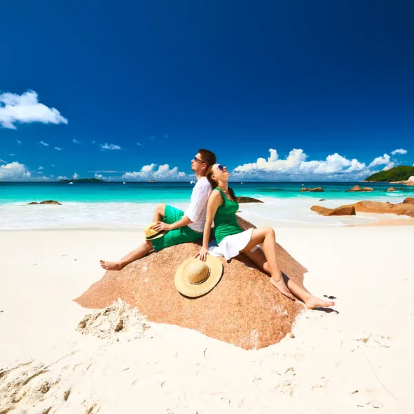 Casal na praia — Fotografia de Stock