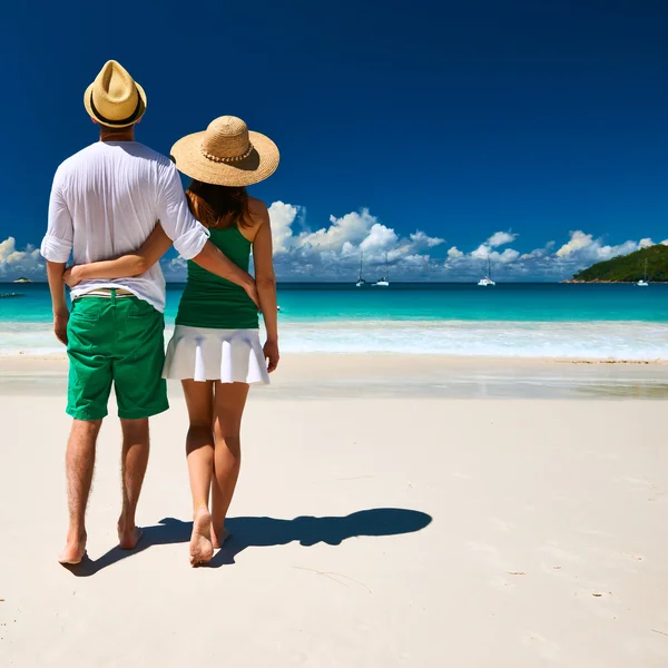 Par på stranden — Stockfoto