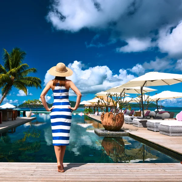 Woman   near poolside — Stock Photo, Image