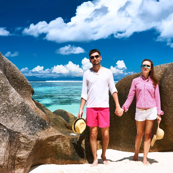 Couple on  beach — Stock Photo, Image