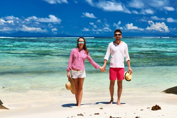 Casal na praia — Fotografia de Stock