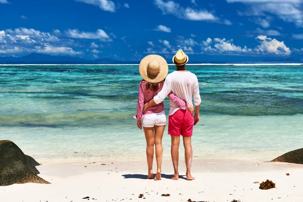 Par på stranden — Stockfoto