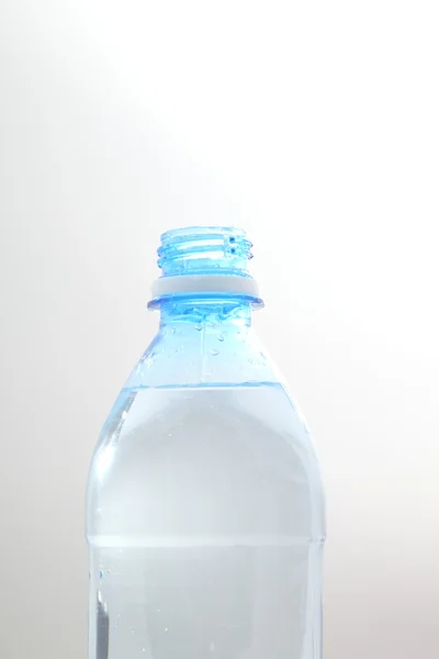 Eine Flasche Wasser — Stockfoto