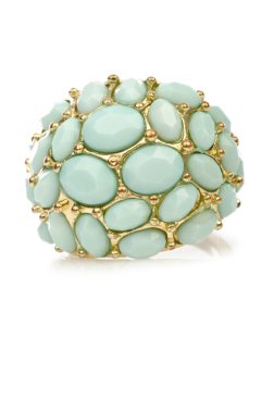 Mücevher yüzüğü beyazda izole edilmiş.