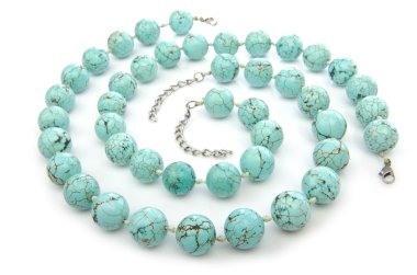 kolye üzerinde beyaz izole