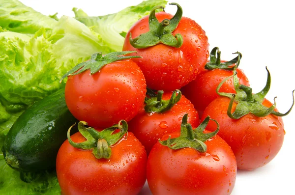 Pepinos e tomates prontos para salada — Fotografia de Stock