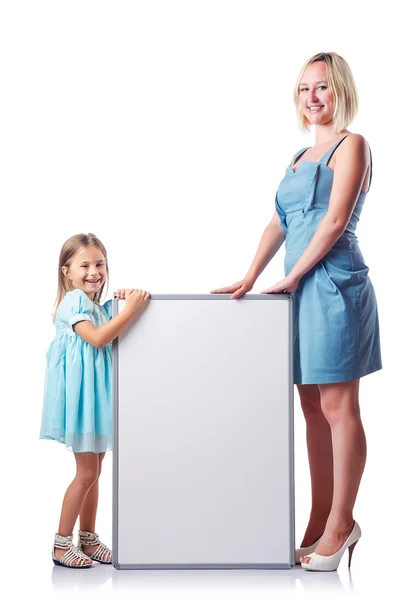 Mãe feliz e filha no branco — Fotografia de Stock
