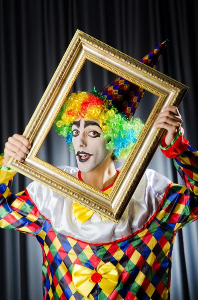 Clown con cornici in studio — Foto Stock
