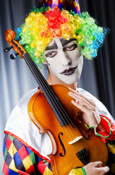 Clown playing on the violin — Stock Photo, Image