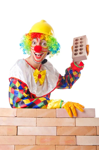 Dålig konstruktion koncept med clown om tegel — Stockfoto