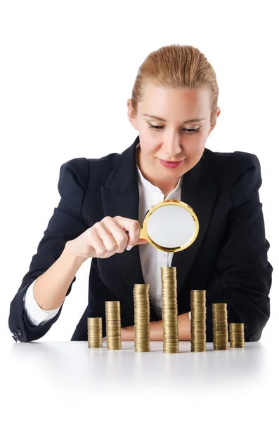 Geschäftsfrau mit Münzen auf Weiß — Stockfoto