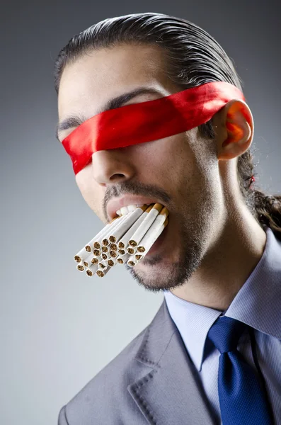 Concetto anti fumo con l'uomo — Foto Stock