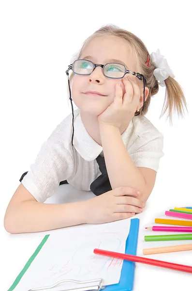 Kleines Mädchen schreibt mit Bleistiften — Stockfoto