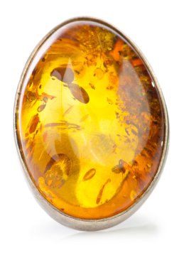 Mücevher yüzüğü beyazda izole edilmiş.