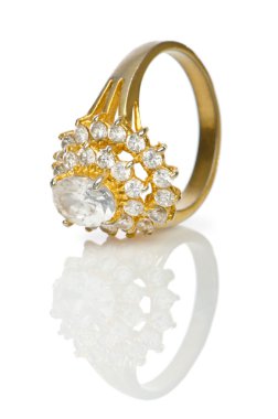 Mücevher yüzüğü beyazda izole edilmiş.