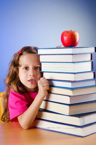 Bambina con libri su bianco — Foto Stock