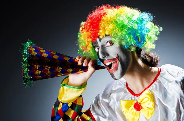 Lustiger Clown beim Studiodreh — Stockfoto