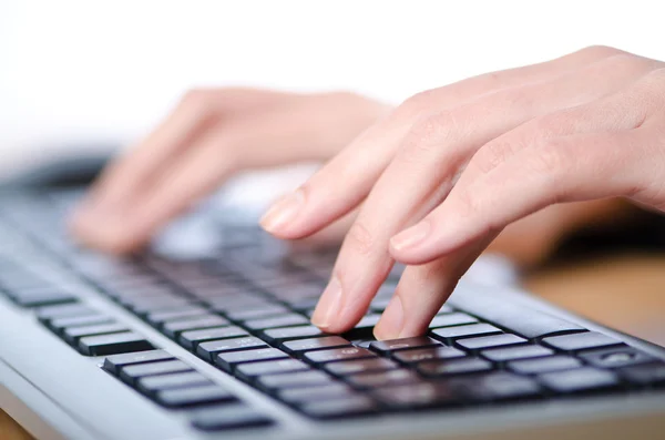 Mãos digitando no teclado Imagem De Stock