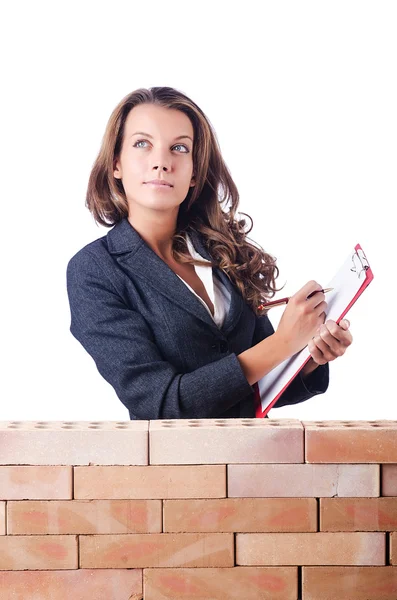 Mujer constructora y pared de ladrillo —  Fotos de Stock