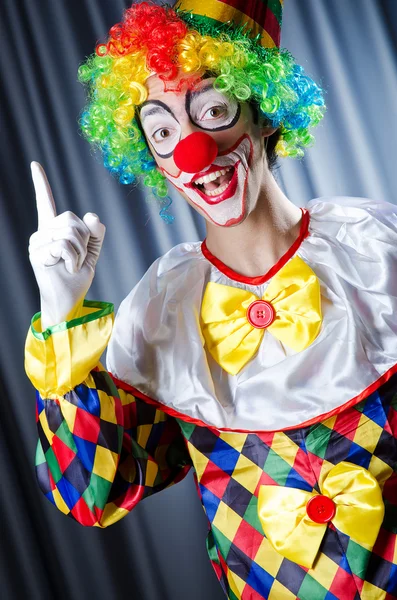 Lustiger Clown beim Studiodreh — Stockfoto