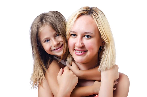 Mãe feliz e filha no branco — Fotografia de Stock