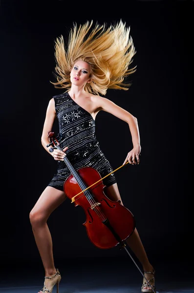 Mulher tocando violoncelo no branco — Fotografia de Stock