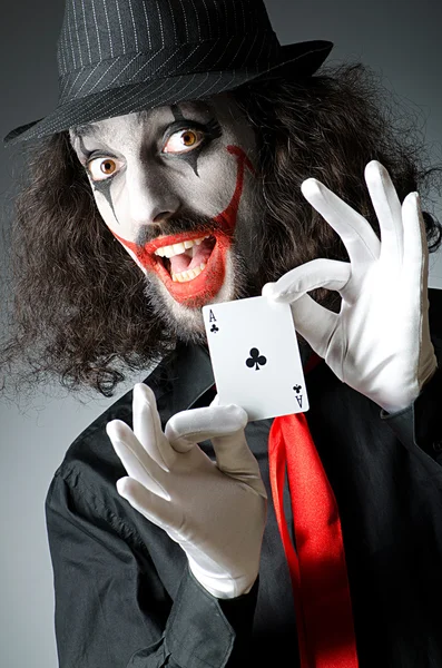 Joker avec des cartes en studio shoot — Photo