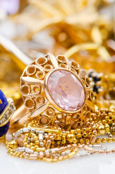 Große Sammlung von Goldschmuck — Stockfoto